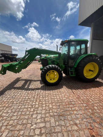 Trator John Deere 6125 J ano 2011