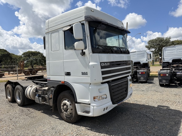 Caminhão DAF XF105 FTT 510A 6X4 ano 2019