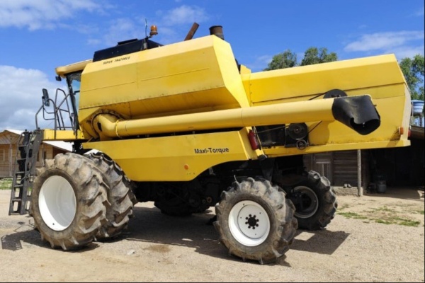 Colheitadeira New Holland TC 5090   ano 2013