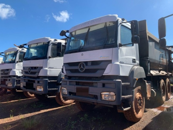 Caminhão Mercedes Benz Axor 4144 K 6x4 2p (diesel) ano 2016 - Axor 4144 K 6x4 2p (diesel) - Caminhões e Carretas