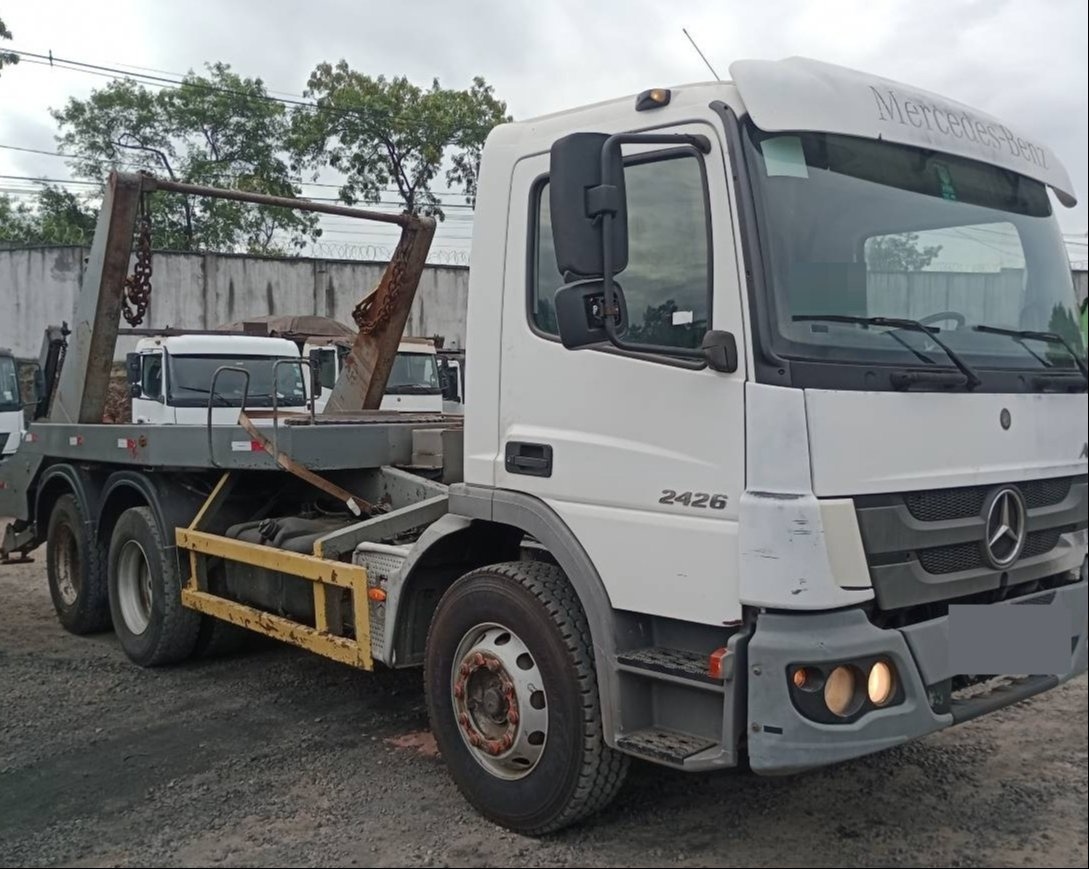 Caminhão Mercedes Benz Atego 2426 ano 2014