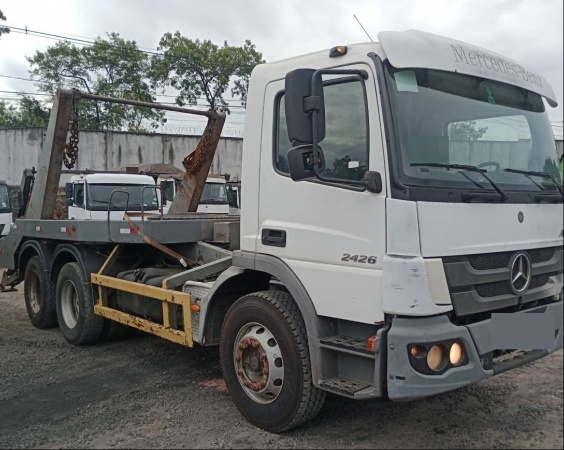 Caminhão Mercedes Benz Atego 2426 ano 2014