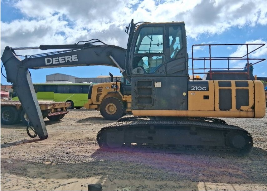 Escavadeira John Deere 210G ano 2018