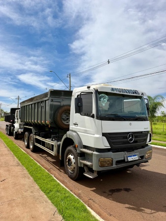 Caminhão Mercedes Benz Axor 2831 6x4 ano 2010