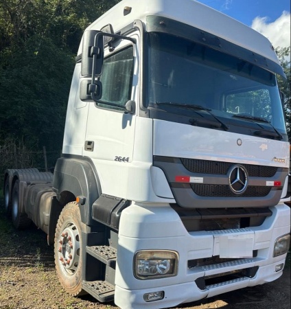 Caminhão Mercedes Benz Axor 2644 ano 2016