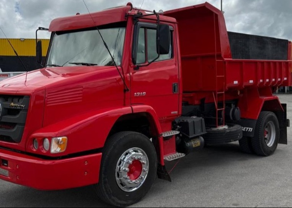 Caminhão Mercedes Benz Atron 1319 ano 2014