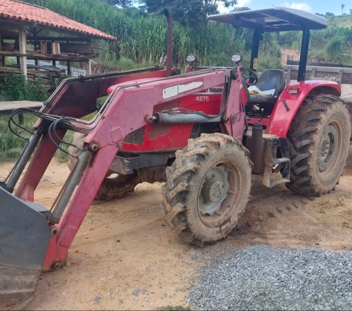 Trator Massey Ferguson MF 4275 ano 2012