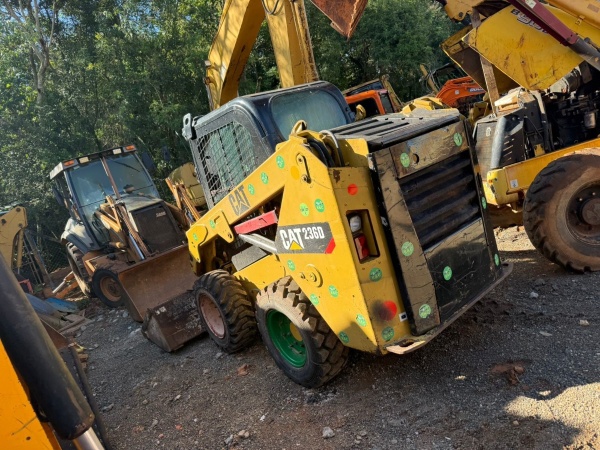 Mini Carregadeira Caterpillar 236D ano 2015