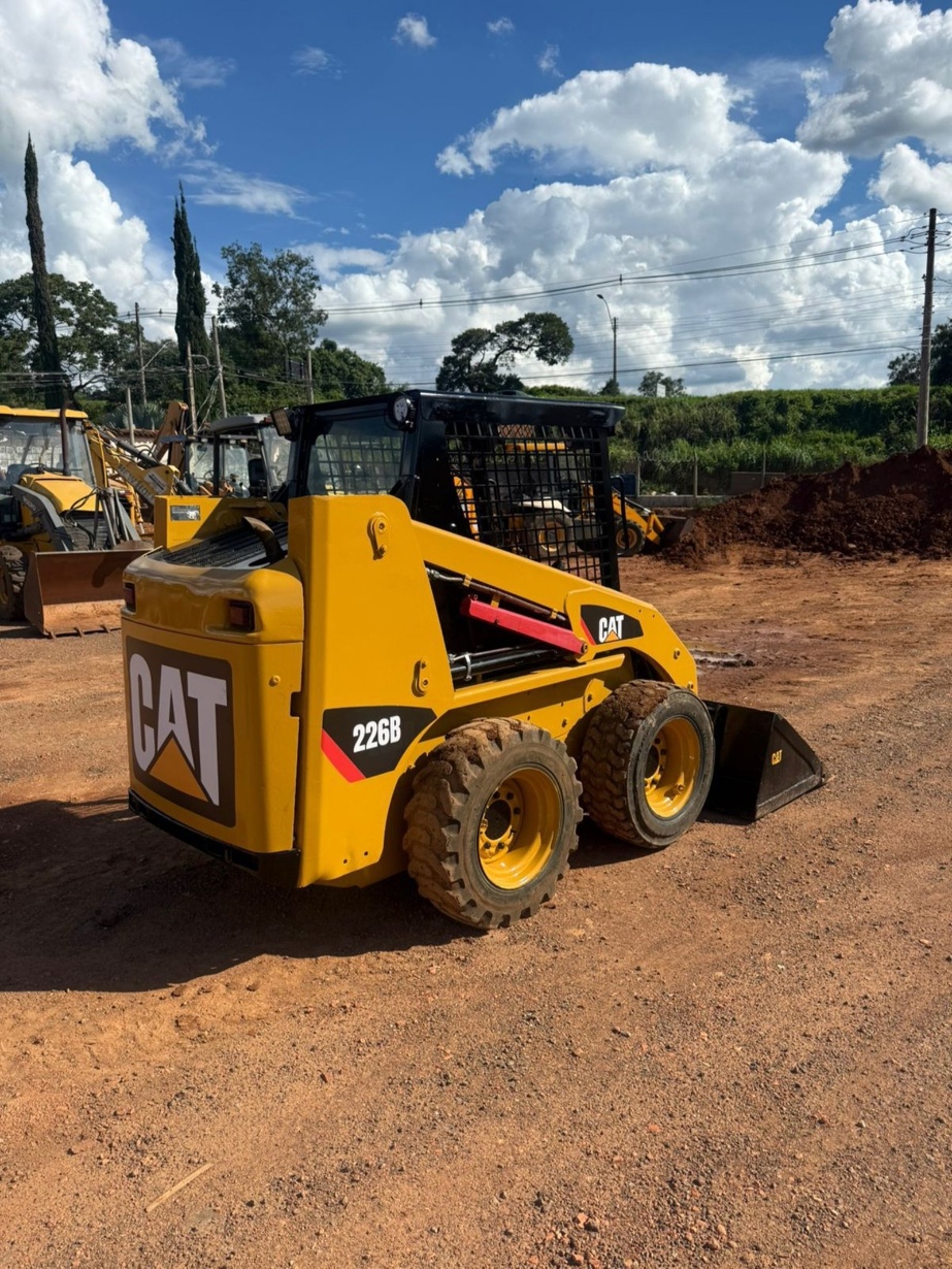 Mini Carregadeira Caterpillar 226B3 ano 2012