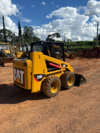 Mini Carregadeira Caterpillar 226B3 ano 2012
