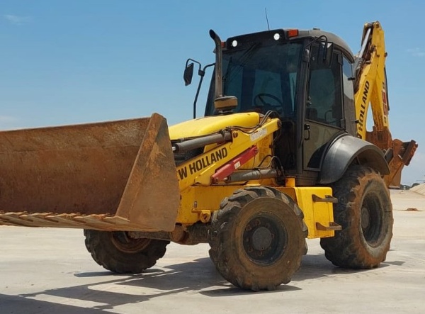 Retroescavadeira New Holland B95B 4x4 ano 2021