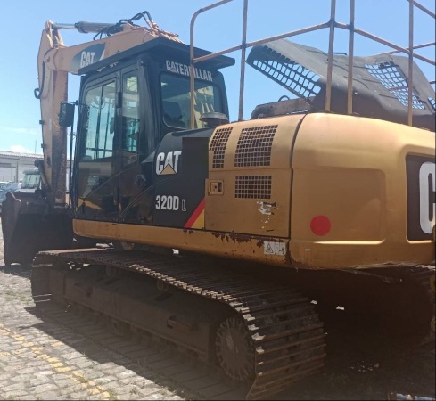 Escavadeira Caterpillar 320DL ano 2015