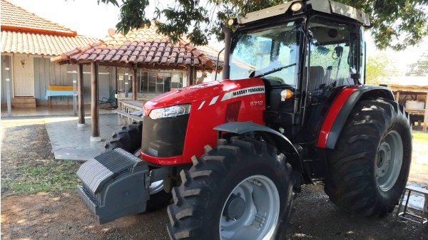Trator Massey Ferguson MF 6712 ano 2018
