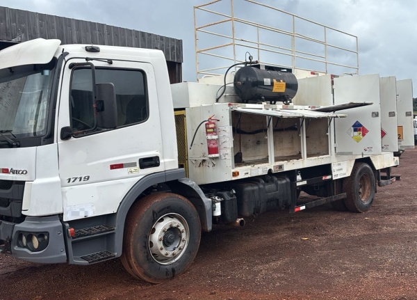 Caminhão Mercedes Benz Atego 1719 ano 2016
