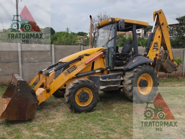 Retroescavadeira JCB 3C PLUS ano 2011