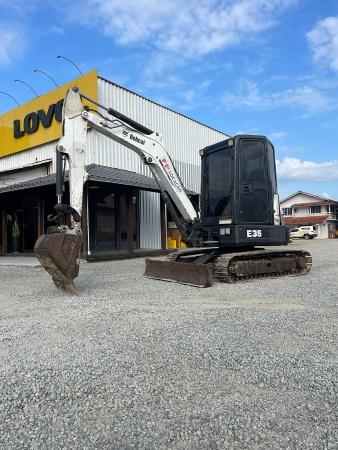 Mini Escavadeira Bobcat E35 ano 2015