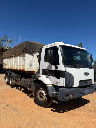 Caminhão Ford CARGO 2628 E ano 2012 - CARGO 2628 E - Caminhões e Carretas