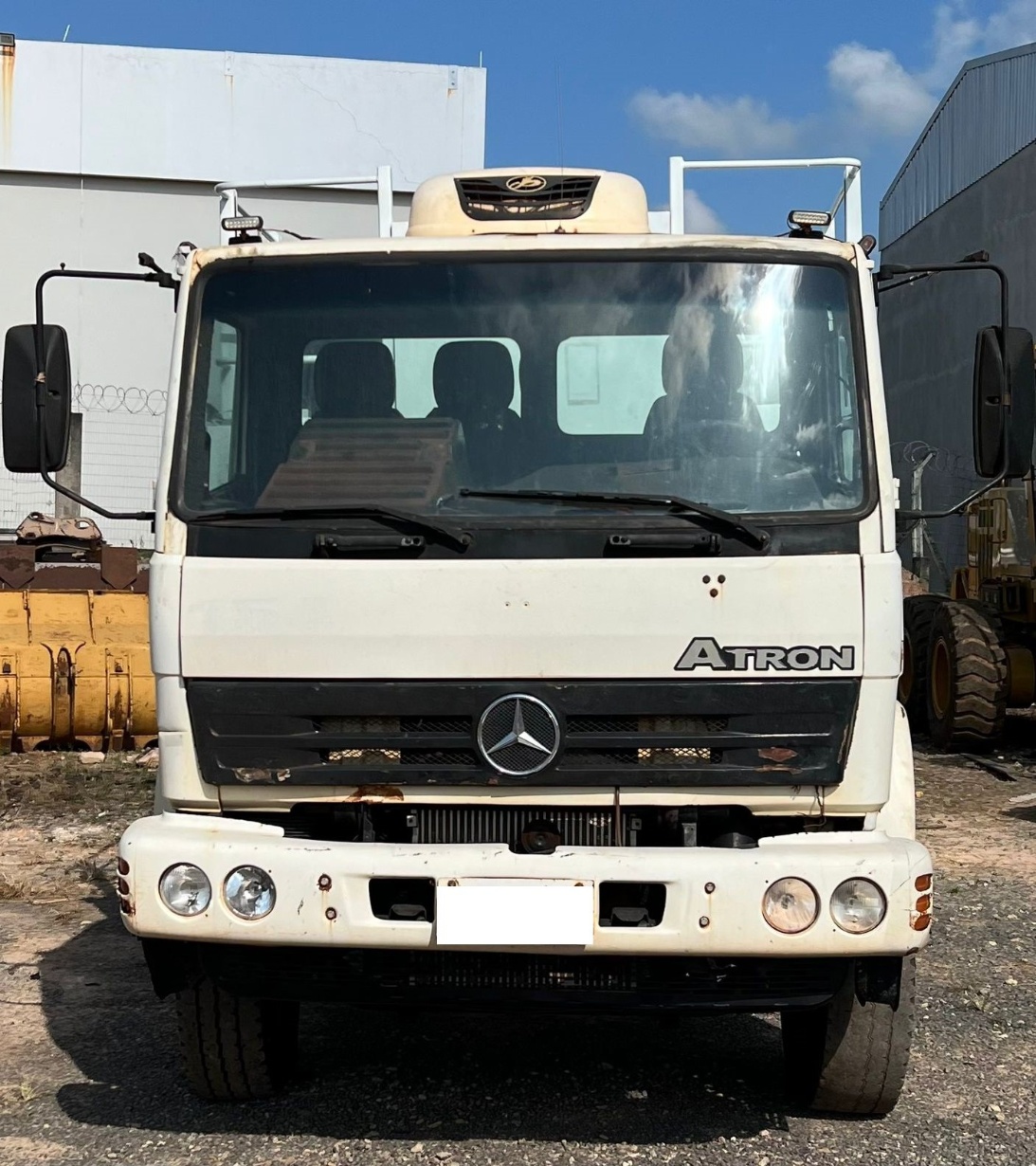 Caminhão Mercedes Benz Atron 2729 ano 2013