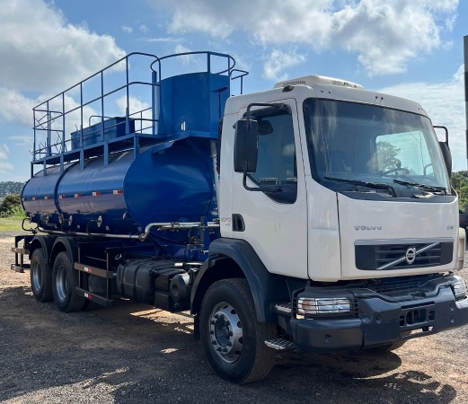 Caminhão Volvo VM 270 ano 2013