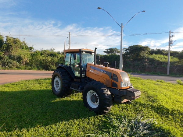 Trator Valtra BH 180 ano 2016