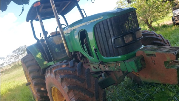 Trator John Deere 7515 ano 2005 - 7515 - Máquinas Agrícolas