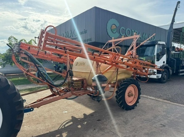 Pulverizador Jacto Columbia Cross ano 2000
