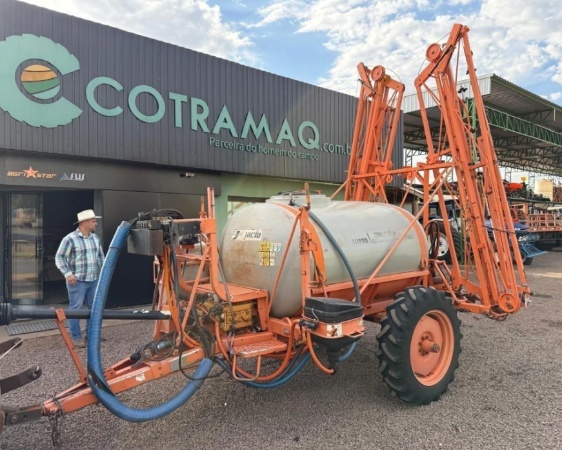 Pulverizador Jacto Columbia Cross ano 2003