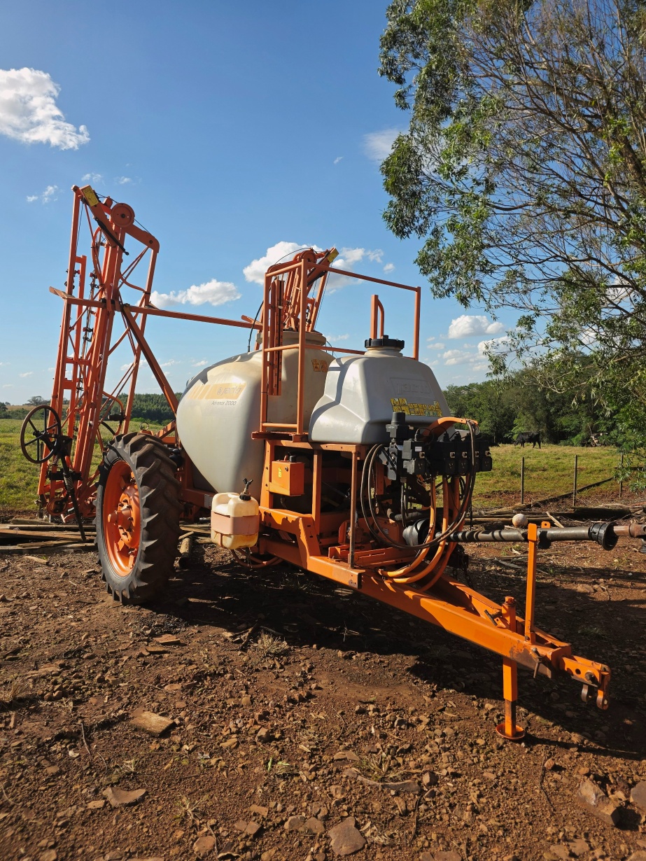 Pulverizador Jacto Advanced 2000 AM 18 ano 2013