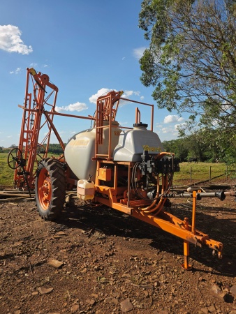 Pulverizador Jacto Advanced 2000 AM 18 ano 2013