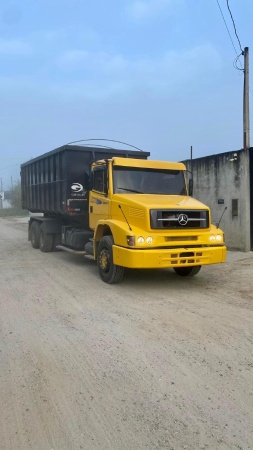 Caminhão Mercedes Benz L1620 ano 2002