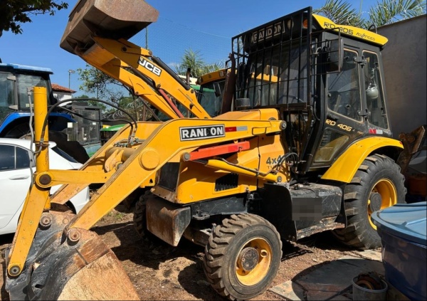 Retroescavadeira Randon RD406 4x4 ano 2014