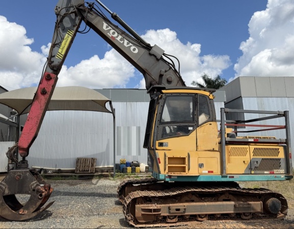 Escavadeira Volvo EC220D ano 2016