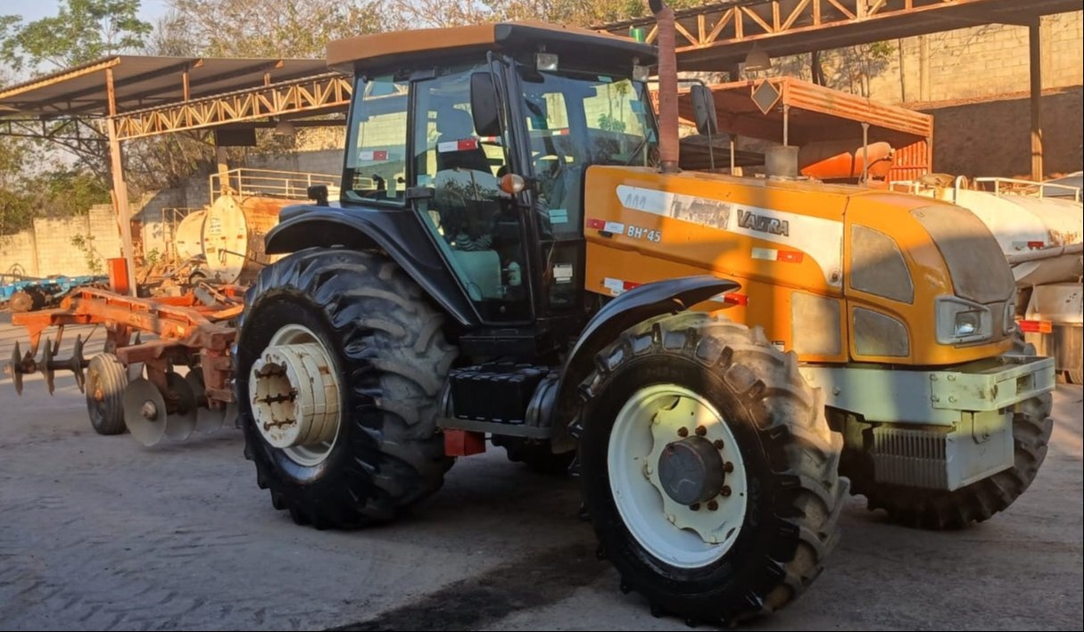Trator Valtra BH145 ano 2014