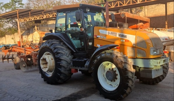 Trator Valtra BH145 ano 2014