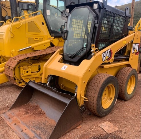 Mini Carregadeira Caterpillar 226B ano 2015