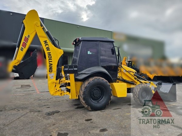 Retroescavadeira New Holland B95B 4x4 ano 2021
