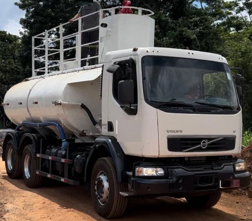 Caminhão Volvo VM 270 ano 2013