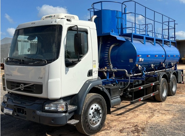Caminhão Volvo VM 270 ano 2013