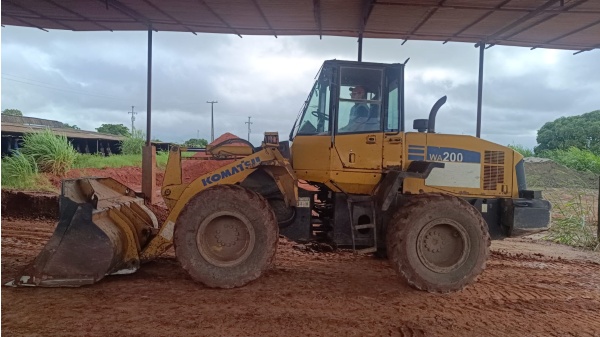 Pá Carregadeira Komatsu WA 200 ano 2009 - WA 200 - Máquinas de Linha Amarela