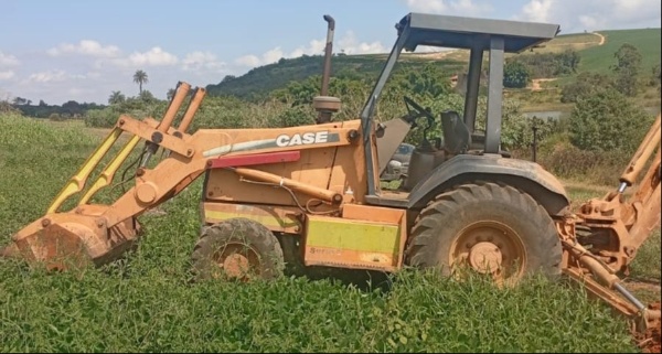 Retroescavadeira Case 580 L ano 2007 - 580 L - Máquinas de Linha Amarela