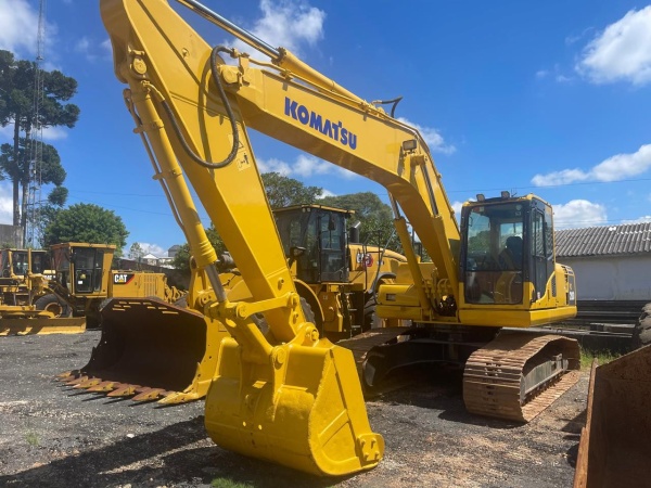 Escavadeira Komatsu PC 200 LC ano 2021