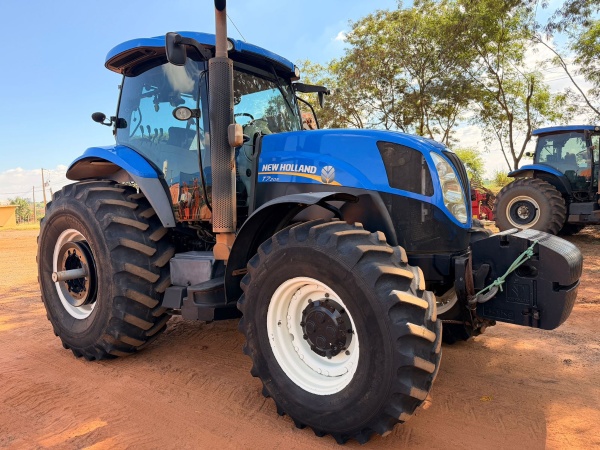 Trator New Holland T7.205 ano 2017