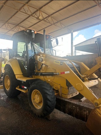 Retroescavadeira Caterpillar 416 ano 2022