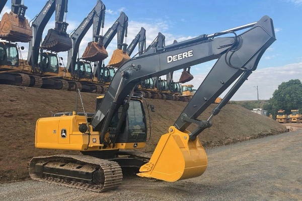Escavadeira John Deere 200G ano 2022 - 200G - Máquinas de Linha Amarela