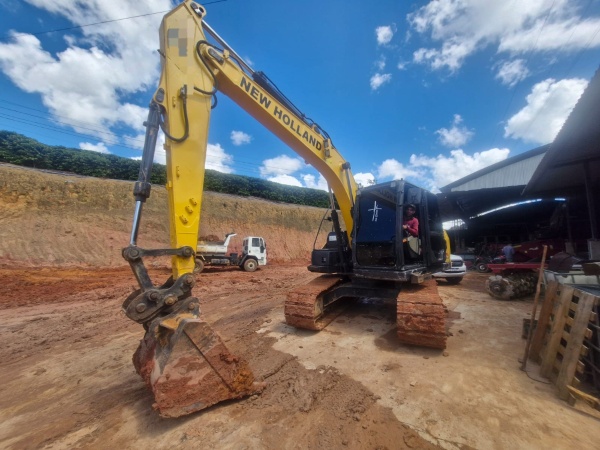 Escavadeira New Holland E145C EVO ano 2022