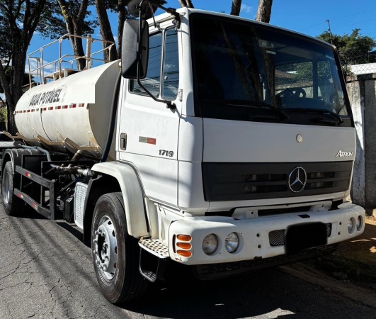 Caminhão Mercedes Benz Atron 1719 ano 2014