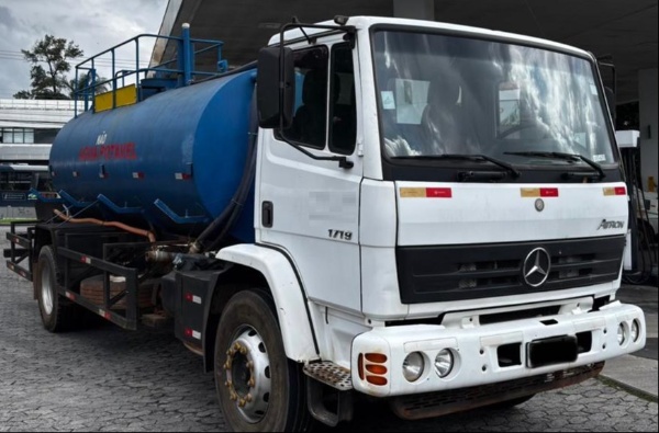 Caminhão Mercedes Benz Atron 1719 ano 2014