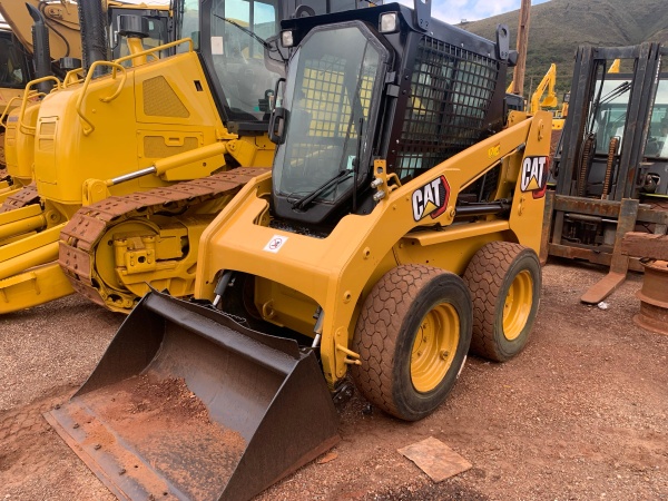 Mini Carregadeira Caterpillar 226B3 ano 2015