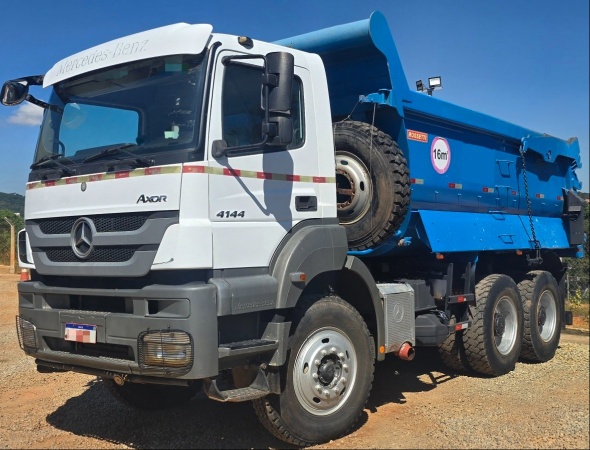 Caminhão Mercedes Benz Axor 4144 K 6x4 2p (diesel) ano 2021 - Axor 4144 K 6x4 2p (diesel) - Caminhões e Carretas