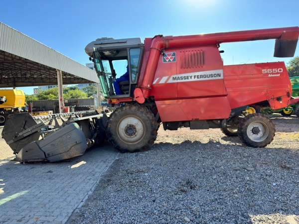 Colheitadeira Massey Ferguson MF 5650 ano 2008